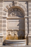 <center></center><center>La fontaine des Trois Dauphins.</center>