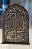 <center>Amulette Juive représentant le chandelier du Temple</center>Afrique du Nord.
