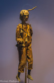 <center>Marionnette représentant un Diable de la procession de la Fête-Dieu</center>Aix-en-Provence, France. XIXe siècle.
Carton-pâte, bois, tissu, métal