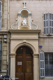<center>Foyer Jean-François Régis. </center>Rue Saint Savournin. Œuvre Saint Régis fondé en 1845, rue Bouterie puis rue de la Fare sous le nom de l'œuvre des Servantes, pour accueillir les jeunes filles de la campagne qui venaient se placer à Marseille, dans l'attente d'un emploi.