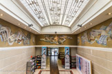 <center>La Maison des Associations.</center> Dans le grand hall d’entrée, la création de Chateliet, céramiques et mosaïques réalisées dans les ateliers de la PROCERAM.