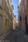 Rue Baussenque. Les possession de la famille des Baux-de-Provence s'appelle Terre de Beaussenque ; il est donc probable qu'il y ait une certaine relation avec cette rue de Marseille, mais rien n'est sûr.