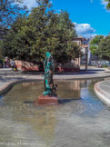 <center>Parc Chanot</center>Au centre d’un bassin du Parc Chanot, sur un socle en grès se trouve la sculpture art déco de 1939 d’une sirène en bronze signée Berthe Girardet, chevauchant un serpent de mer qu’elle abreuve à l’aide d’un coquillage.