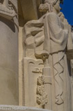 <center>Le Monument à la Paix.</center>Symboles du Droit :  le mot Lex, les feuilles de chêne, le faisceau des licteurs. La Justice est représentée avec son glaive.
