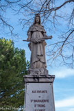 <center>Place du docteur Vauthier.</center>Statue de Sainte Marguerite. Sainte Marguerite d’Antioche (si elle a existé) est une martyre du IIIe siècle, martyrisée par Olibrius, préfet d’Orient, qu’elle refusa d’épouser.