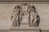 <center> Palais de Justice</center> Façade latérale : la Vigilance et la Sagesse sculptées par Pierre Travaux.