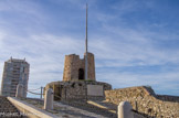 <center>Fort Entrecasteaux </center> L’ancien moulin à vent est devenu depuis 1954 un monument commémoratif des morts de guerre.