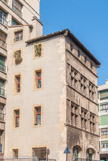 <center>Hôtel de Cabre.</center>L’hôtel de Cabre ou maison de l’Échevin de Cabre est la plus vieille maison existant à Marseille. Elle est construite vers 1535 aux abords du Vieux-Port, sur la commande du Consul Louis de Cabre, notable influent de la ville. Elle a due être déplacée en 1954 et tournée de 90 degrés pour rentrer dans l'alignement de la Grand-Rue.