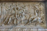 <center>L'hôtel de ville.</center> Les législateurs délibèrent et Apollon rend l’essor aux lettres et aux arts. A droite, Hercule soutient l’Italie dans sa lutte contre l’aigle d’Autriche et contre la colère papale.