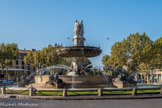 <center>La fontaine de la Rotond</center> La fontaine est construite en pierre froide des carrières de Saint-Antonin, de Pourrières et de Fuveau. Avant cette fontaine s'élevait celle des Chevaux Marins, détruite à la Révolution.