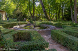 <center>Les jardins de Romégas</center>En 1724, après le mariage d’Anne-Rose, fille de François, avec Nicolas de Romégas, le domaine passe à la famille qui lui donne son nom. En 1795, Jean- Alexis Mignet, maître serrurier, s’en porte acquéreur. A partir de 1870, sous la direction attentive depuis Paris de François-Auguste Mignet, fils d’Alexis, et célèbre historien et académicien rattaché à l’histoire des lieux aura lieu la dernière campagne de restauration des bâtiments. L’habitation du fermier, jusque-là attenante à celle du propriétaire, abrite désormais le bureau de l’écrivain qui viendra régulièrement travailler dans la maison familiale, jusqu’à sa mort en 1884. Le parterre actuel est dessiné devant la nouvelle façade. Commence alors une période d’abandon relatif avec les deux guerres. A partir de 1960, de nouvelles plantations, comme les cèdres, accompagnent une vigoureuse remise en état et la propriété devient résidence principale vers 1980. Elle bénéficie d’une inscription à l’inventaire des monuments historique et, depuis 2000, sa propriétaire actuelle, descendante directe des Mignet, s’attache à l’ouverture des jardins au public. Labélisé «Jardin remarquable » en 2011, le site est soigneusement entretenu dans un esprit fidèle à ses origines de bastide rurale.