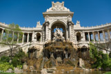 <center>Le château d’eau.  </center>  L'arc de triomphe ouvert sur toutes ses faces, présente un somptueux entablement surmonté d’un dôme.