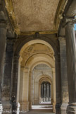 <center>Le palais Longchamp. </center> Intérieur de l'arc de triomphe.  Buste de Maximin Consolat sculpté par Poitevin.