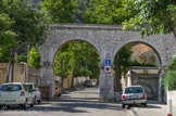 <center>La Grotte-Rolland. </center> Aqueduc du boulevard de la Grotte-Rolland