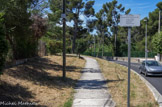 <center>Valmante. </center> Le canal est tantôt à l'air libre, tantôt sous couvert de plaques en béton pour éviter les chutes de personnes.