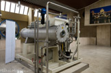<center>Centre de sainte Marthe. </center> L’évolution technologique a permis d’installer une batterie réduite trois ozoneurs compacts en 2008. Leur capacité de traitement répond parfaitement aux besoins actuels du centre de production. Chaque ozoneur ne comporte plus que 39 tubes composés de quatre segments en céramique. Ni les cuves de traitement de 1’eau, ni le nombre de points de diffusion n’ont été modifiés. Seule la surface des disques poreux a été adaptée au nouveau débit d'air ozoné.