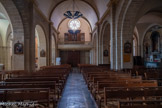 <center>L'église Saint-Denys.</center>Dans le fond de l'église sur le balcon trône un magnifique orgue ayant appartenu aux frères Lumière. Sur les piliers qui soutiennent l’édifice, on peut suivre les quatorze stations d’un chemin de croix de style sulpicien qui a été restauré à la fin du siècle dernier sous l’impulsion du Père Thierry GALLAY.