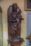 <center>Sainjt-Jean-de-Garguier.</center> Vierge noire et son socle en bois sculpté (nette influence germanique suisse ou souabe). Fin XVème -XVIème siècle. Statue en bois de noyer.