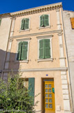 <center>Istres. </center> Maison restaurée sous le premier empire. La façade est décorée de pilastres de trois ordres : dorique, ionique et corinthien.