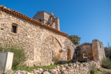 <center>Jouques.</center> Notre-Dame de la Roque. A sa droite et à l’extérieur lui sont accolées les ruines d’anciens murs qui devaient servir d’annexe.