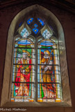 <center>Jouques.</center> Eglise Saint Pierre. De la renaissance ont été conservés quatre vitraux : dans la chapelle de la vierge (nef du Sud), ce sont ceux de  St-Pierre et d'un ange.
