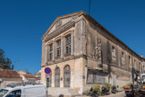 <center>La Ciotat.</center>Cette place est plus communément appelée Place du Théâtre grâce au théâtre qui siège à cet endroit. le bâtiment a hébergé les pénitents blancs et un cinéma en 1890.