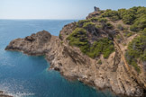 <center></center><center>  L'île Verte. Grande Calanque.</center> En face, les vestiges du fort saint-Pierre. Derrière, le bec de l'Aigle, avec à sa gauche, l'île de Riou.