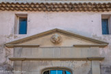 <center>Château Bas.</center>Si c'est un mascaron représentant une saison, ce serait l'automne avce les feuilles de vigne et les raisins.
