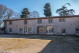 <center>Château Bas.</center>À cette bastide, il faut rajouter le pigeonnier dont l'existence est assurée dès 1783. Au total, Château-Bas, bastide telle qu'on en fit à Marseille et à Aix, était à la fois résidence pour les jours d'été et exploitation agricole dûment gérée par contrat. Sans oublier le parc pour les promenades et les divertissements.