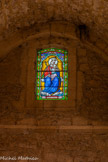 <center>Eglise Saint-Pierre</center>La nef. Vierge à l'Enfant. Dessous , l'incription Regina Coeli (ou coali) signifie « Reine du Ciel”. C'est un chant d'allégresse car Marie est invitée à se réjouir de la résurrection de son fils. C'est la plus récente des Antiennes mariales (XIVe siècle) destinées à terminer l'office.