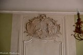 <center>Château de Peyrolles-en-Provence</center>Bureau du maire. Gypserie représentant un adoubement.