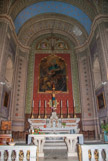 <center>Maître autel. </center> Il est attribué au maître marbrier Emmanuel Carvalo, consacré en 1850 par l'évêque de Marseille Eugène de Mazenod.