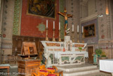 <center>Maître autel. </center> Lutrin de choeur et, au fond, les stalles provenant de Notre Dame de Lausa.