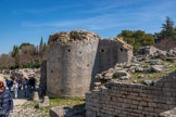 <center>Glanum</center>Le bâtiment à abside : la curie et le tribunal.