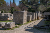 <center>Glanum</center>Piliers de la basilique à péristyle.