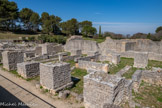 <center>Glanum</center>La basilique était une halle commerciale mais aussi le siège de la justice.