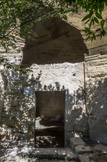 <center>Abbaye de Saint-Roman</center>Au XIe siècle, l'abbaye passe sous la tutelle de l'abbaye de Psalmody. Des pèlerins affluent à l'abbaye pour y contempler des reliques attribuées à Saint Roman et Saint Trophime. 
Au XIVe siècle, l'abbaye est fortifiée : un fossé est creusé tout autour et des murs sont élevés. Le site accueille désormais un studium (collège pour adolescents) mis en place par le pape d'Avignon Urbain V. En 1538, Psalmody se sécularise en collège de chanoines à Aigues-Mortes. Après cette période, l’abbaye va peu à peu décliner. Les moines quittent l'abbaye qui est vendue à un particulier : celui-ci fait alors élever un petit château au sommet du rocher. Le château sera par la suite démoli, et l'emplacement définitivement abandonné.