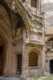 <center>Le château de Tarascon</center>La cour d'honneur. L'escalier et le puits.