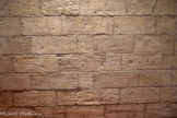 <center>Le château de Tarascon</center>Grande salle ou salle d'apparat. Les murs sont constellés de graffiti de prisonniers britanniques gravés au XVIIIe siècle.s.