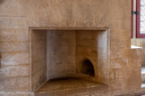 <center>Le château de Tarascon</center>Grand retrait. Un four.