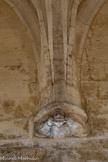 <center>Le château de Tarascon</center>Grande chambre. Un personnage grimaçant.