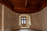 <center>Le château de Tarascon</center>Chambre de René Ier. La fenêtre, donnant sur la ville, est munie de grandes banquettes en pierre, appelées coussièges.