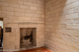 <center>Le château de Tarascon</center>Cabinet d'écriture. Le cabinet d’écriture est utilisé par René Ier et par son artiste enlumineur favori, Barthélemy d’Eyck ( vers 1472). Ce dernier peint les enluminures
illustrant les œuvres écrites par le
prince.