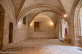 <center>Le château de Tarascon</center>La cour d'honneur. La galerie voûtée d'ogives.