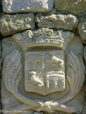<center>Bargème</center> Les armes de Bargème : un pont à deux arches et un lion.