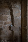 <center>La chapelle Notre Dame du Revest. 
</center>Pierre en corbeau. Le corbeau est, en architecture, un élément saillant d'un mur. En structure intérieure, il permet de soutenir une poutre, une voûte, un arc ou une statue.