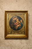 <center>L'Église Saint-Christophe.</center>Copie de la Vierge à la chaise, de Raphaël. Raffaello Sanzio, né à Urbino en 1483 et mort à Rome en 1520. Cadre en bois sculpté du XVIIIe siècle. Vierge à l'Enfant avec à droite, Jean-Baptiste enfant.