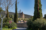 <center>Le moulin Saint-Roch</center>En Provence, alors que les moulins à eau existent dès la période antique, les moulins à vent apparaissent vers le XIIe siècle. Leur implantation a lieu dans des zones où le réseau hydraulique est faible ou irrégulier.
Sur la commune, les moulins à vents étaient implantés sur trois sites : la colline du Pierredon, celle de Robert et ici à Saint-Roch.