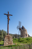 <center>Le moulin Saint-Roch</center>Dans les années 1990, la croix implantée sur la tour fut déplacée, les ailes, la toiture et l'ensemble du mécanisme furent recréés pour redonner vie à ce monument.