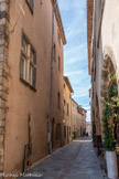 <center>La rue des Templiers </center>Jadis appelée Grand-Rue, Rue Droite, Rues des Juifs, c’était autrefois la rue principale du village. Les riches et importantes familles de cette capitale du Freinet (ancien nom du territoire), y avaient une maison. Au milieu du XXe siècle, on a imaginé la présence de chevaliers templiers dans cette rue. Or il n’en est rien, mais ce nom est resté encore aujourd’hui.